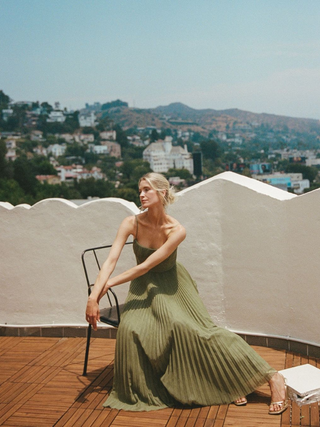 Women's Green Sleeveless Pleated Maxi Dress