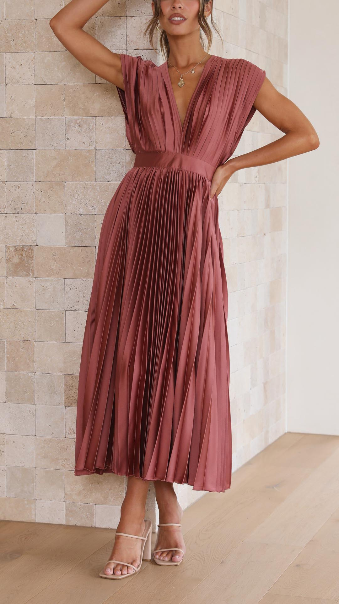 Women's Pleated V-Neck Tie Waist Maxi Dress