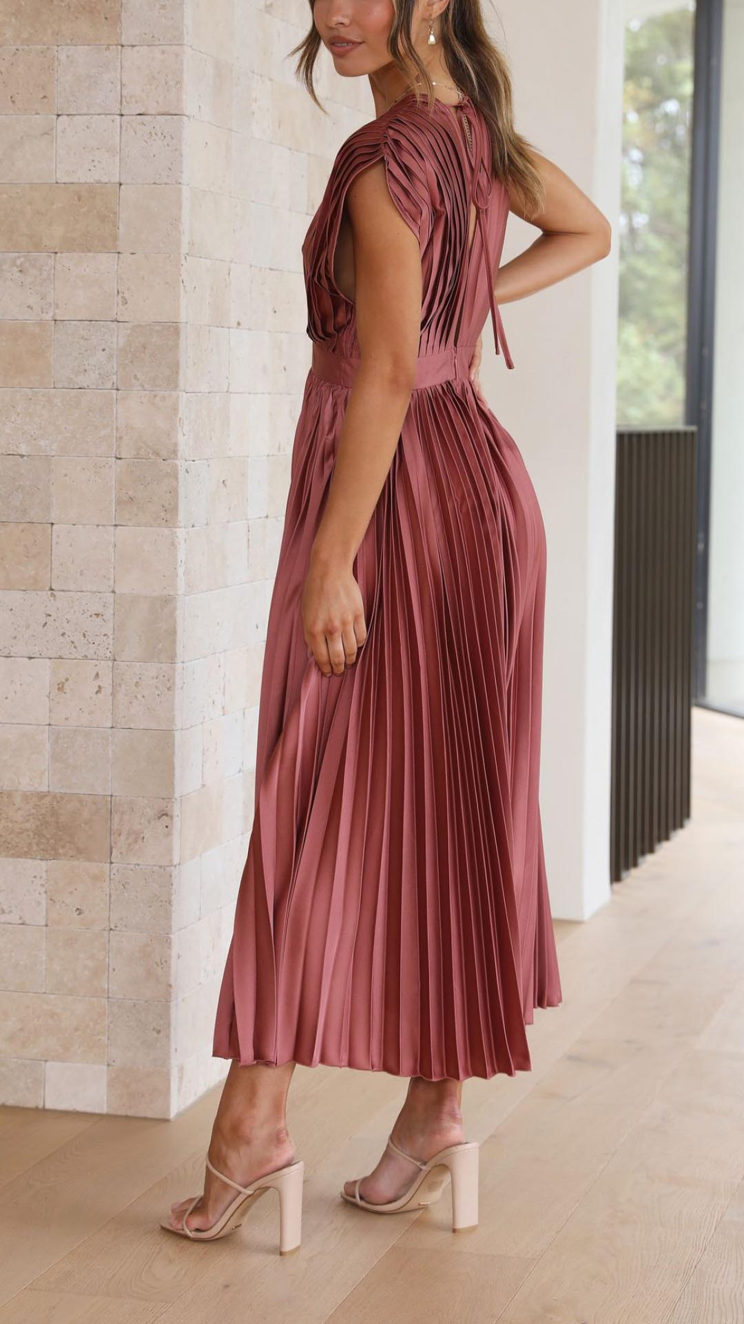 Women's Pleated V-Neck Tie Waist Maxi Dress